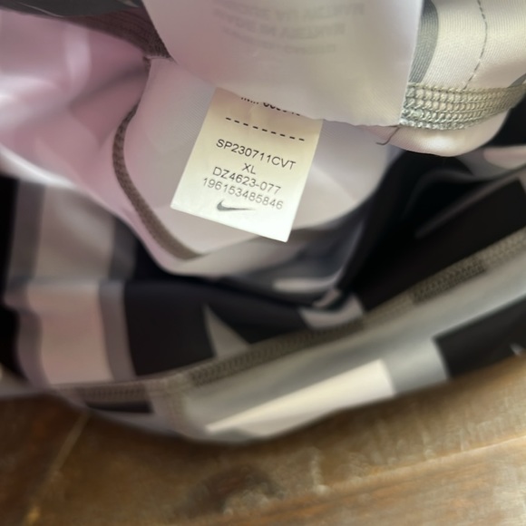 GIRLS NIKE BIKER SHORTS - Picture 4 of 4